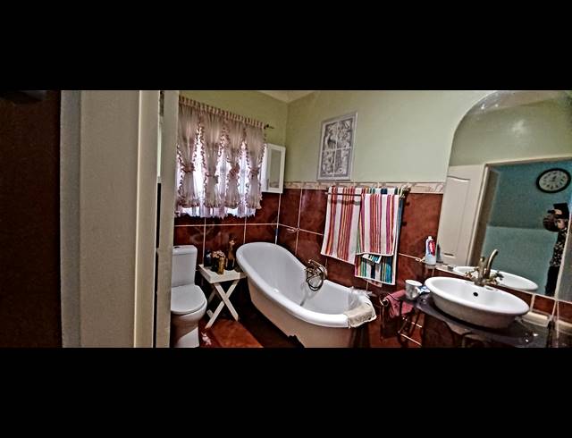5 BEDROOM FREEHOLD FOR SALE IN PETERSFIELD